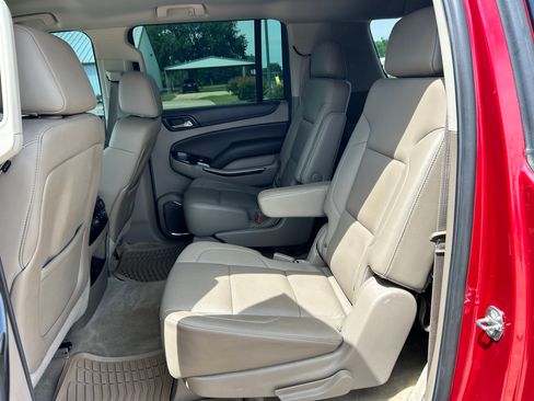 Used 2015 Chevrolet Suburban 2WD LT image 10