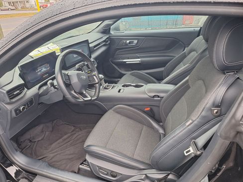 Used 2024 Ford Mustang GT Premium image 5