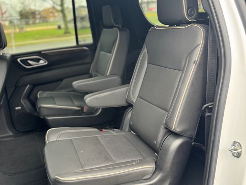 Used 2022 Chevrolet Suburban Premier image 12