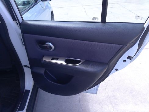 Used 2007 Nissan Versa 1.8 S FWD image 12