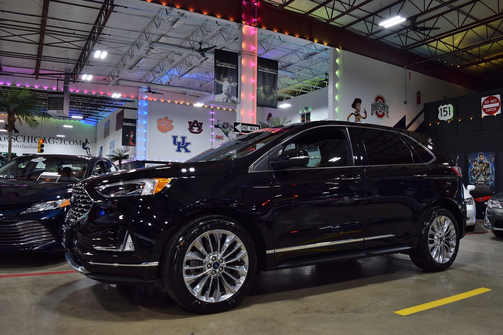 Used 2021 Ford Edge Titanium FWD image 11