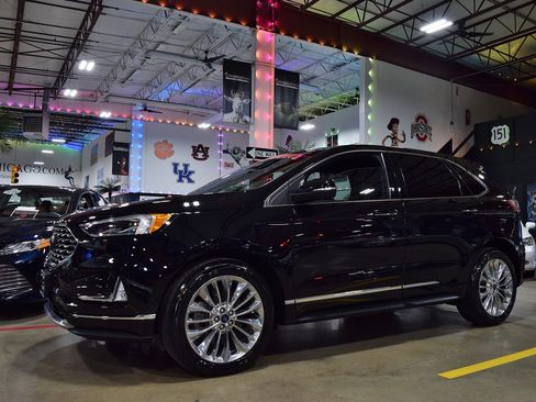 Used 2021 Ford Edge Titanium image 11