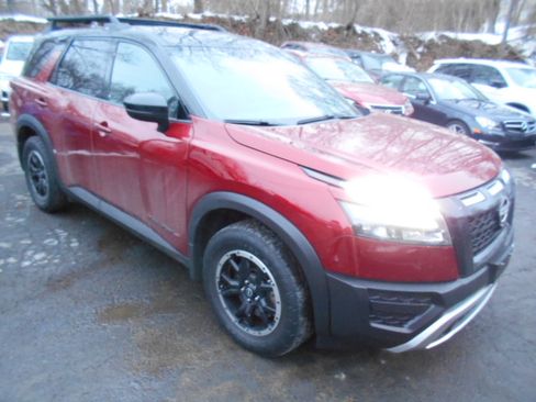 Used 2023 Nissan Pathfinder Rock Creek image 2