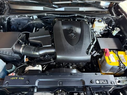 Used 2018 Toyota Tacoma 4x4 Double Cab image 22