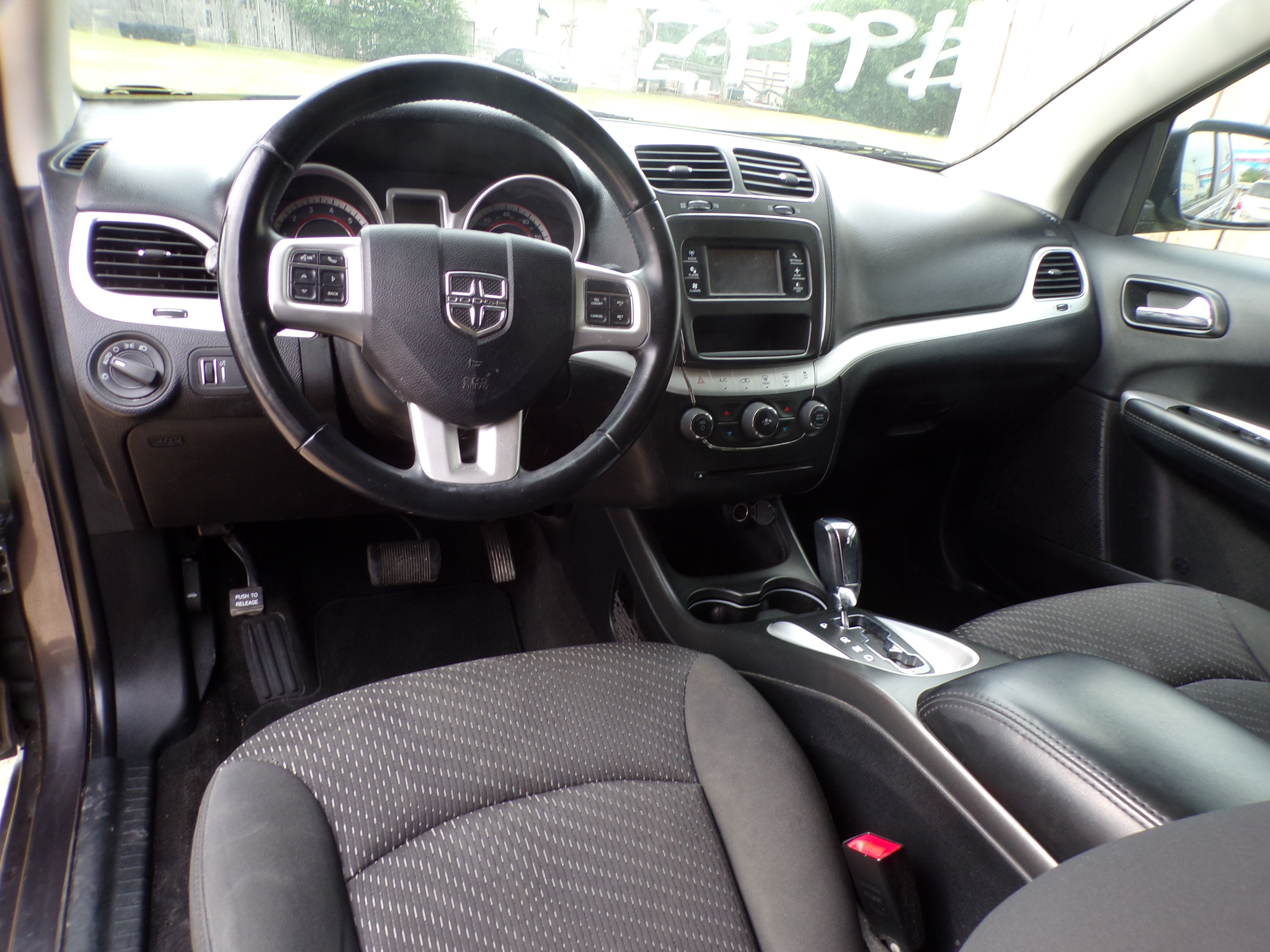 Used 2018 Dodge Journey SE FWD image 9