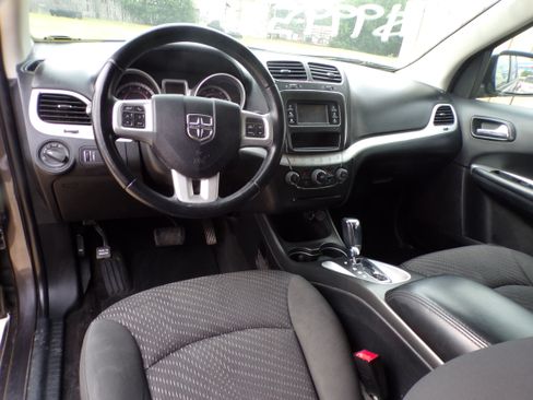 Used 2018 Dodge Journey SE image 9
