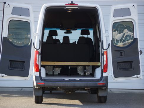 Used 2019 Mercedes-Benz Sprinter image 5