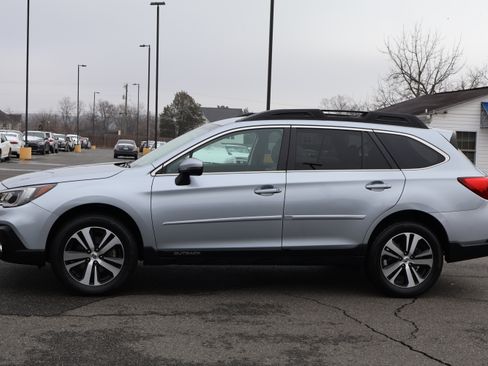 Used 2019 Subaru Outback 3.6R Limited image 4