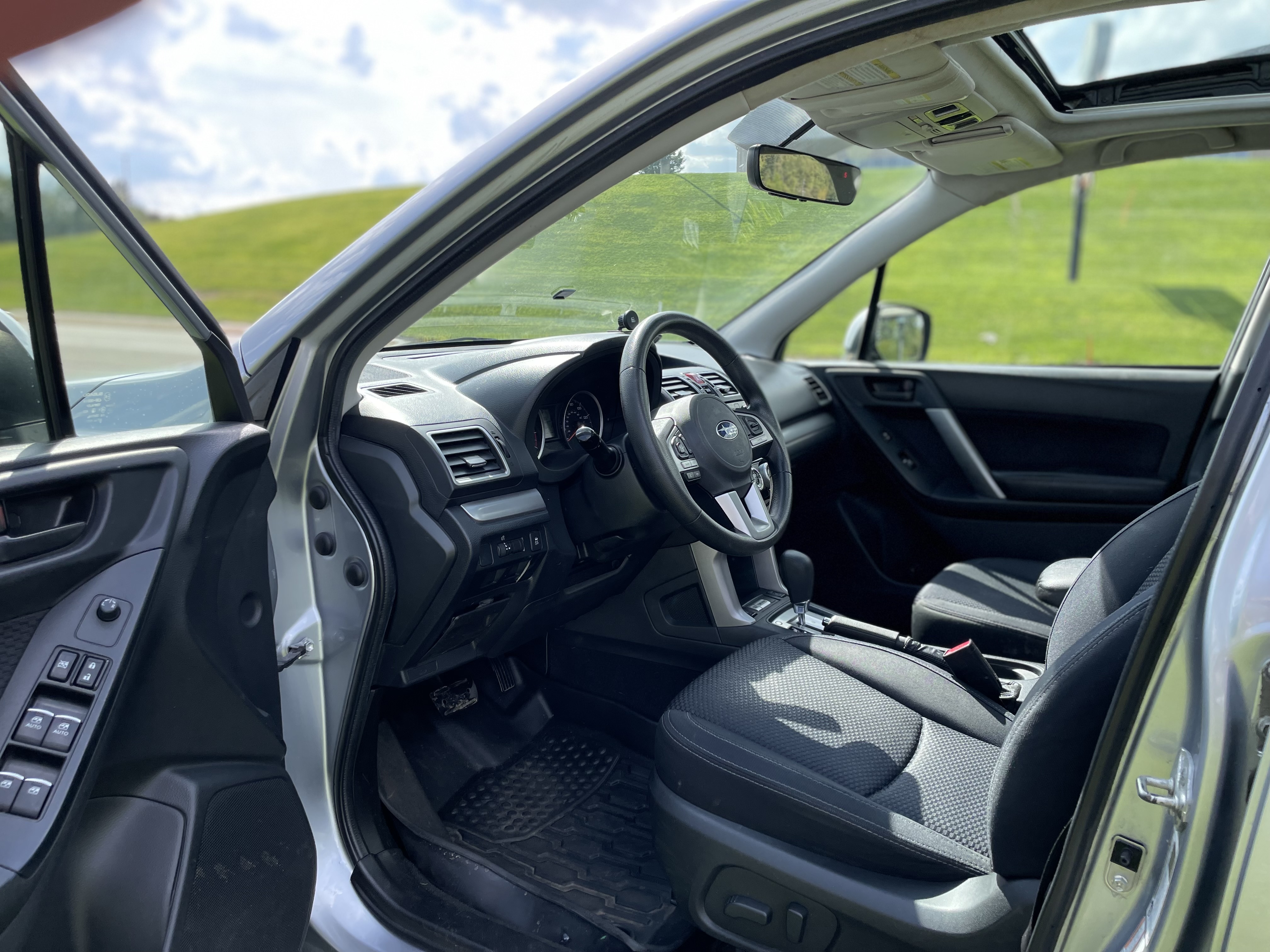 Used 2017 Subaru Forester 2.5i Premium AWD/4WD image 3