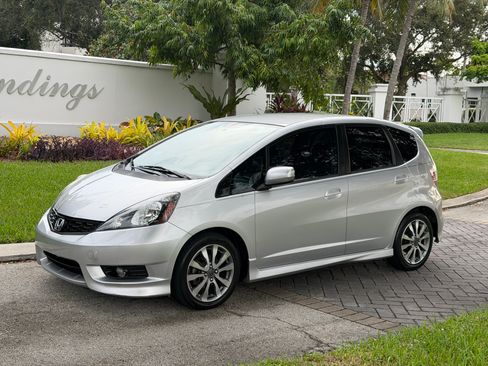 Used 2013 Honda Fit Sport image 2