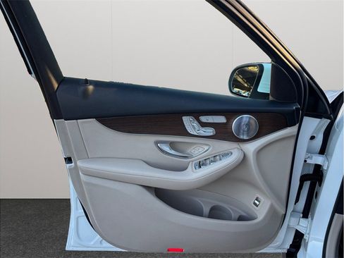 Used 2020 Mercedes-Benz GLC 300 image 21