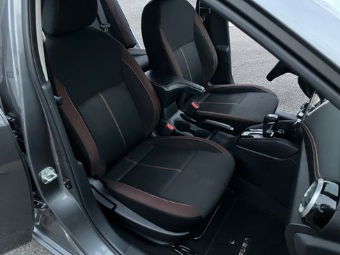 Used 2021 Nissan Versa SR image 12