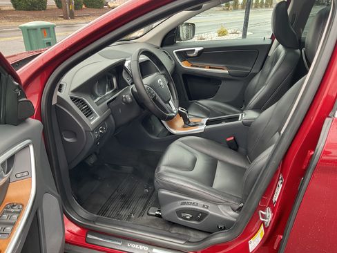 Used 2017 Volvo XC60 T5 Inscription image 3