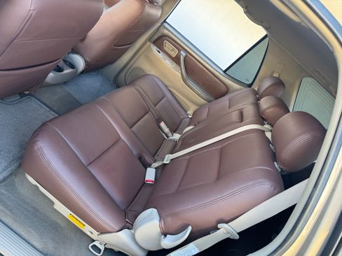 Used 2005 Toyota Sequoia SR5 image 22