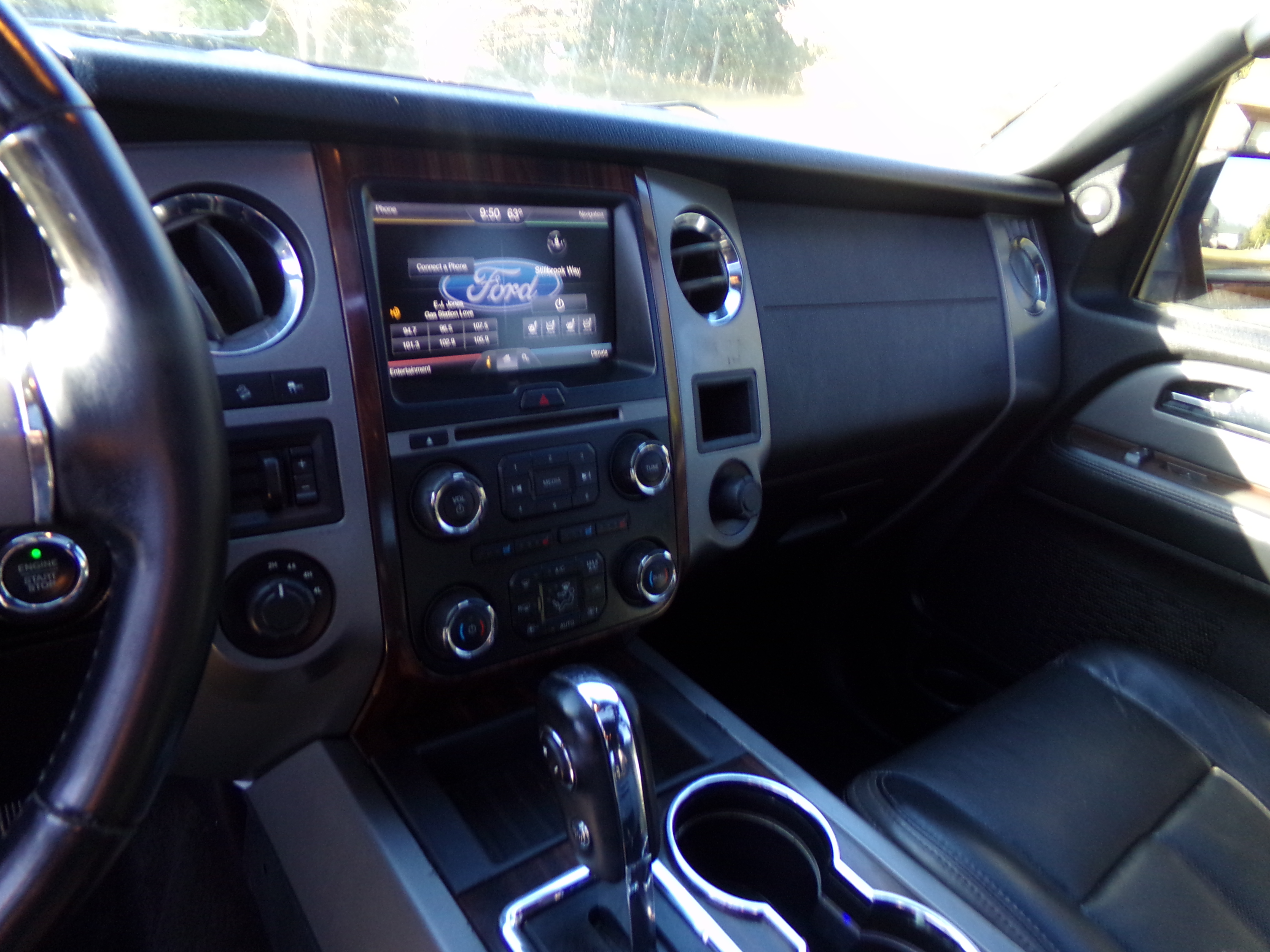 Used 2015 Ford Expedition Platinum AWD/4WD image 12