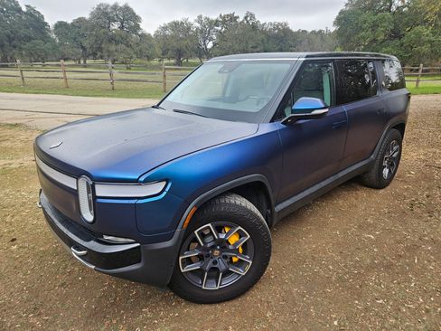 Used 2023 Rivian R1S Adventure image 21