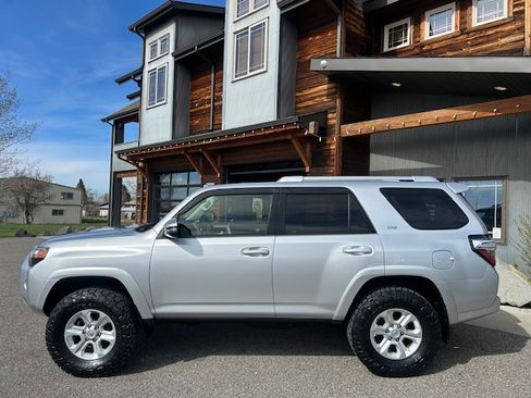 Used 2015 Toyota 4Runner SR5 Premium image 4