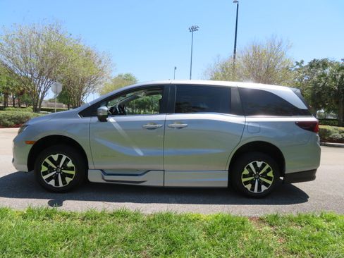 Used 2026 Honda Odyssey EX-L image 10