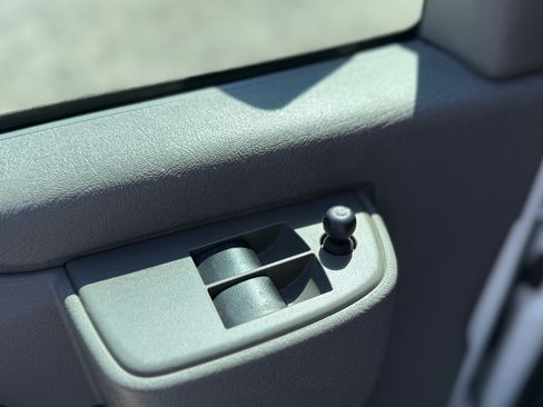 Used 2021 Chevrolet Express 3500 image 17