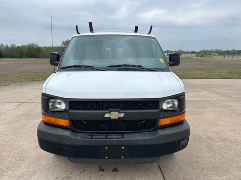 Used 2011 Chevrolet Express 2500 image 2