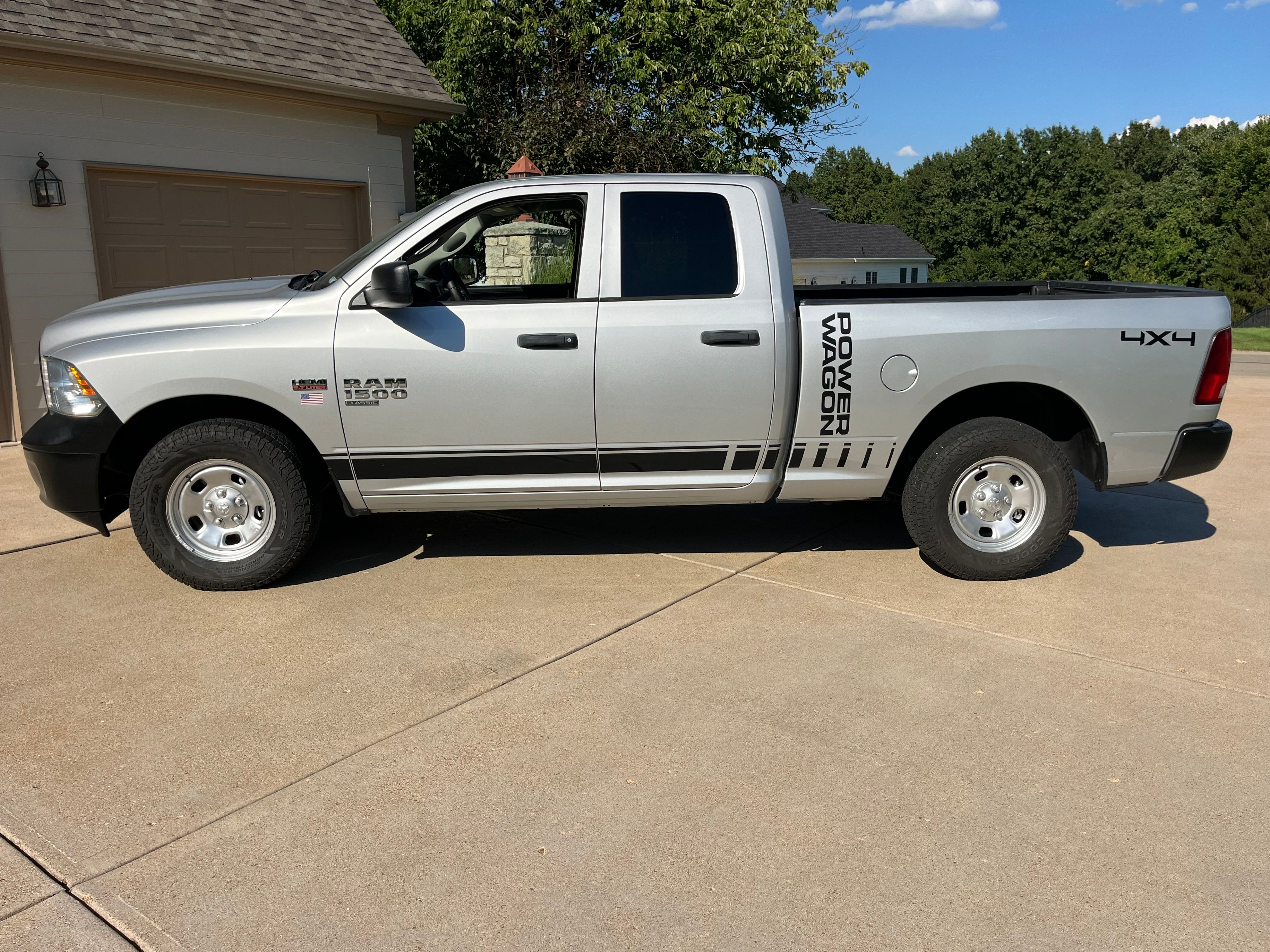 Used 2019 RAM 1500 4x4 Crew Cab Classic Tradesman image 4