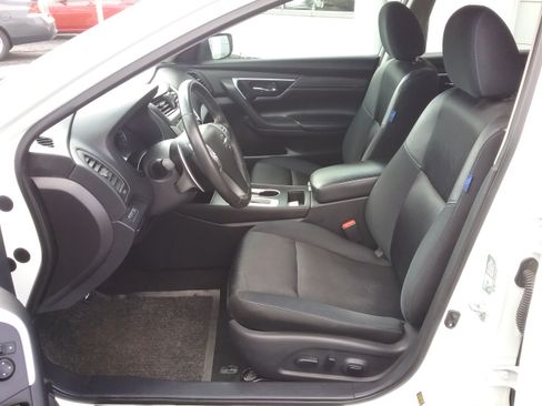 Used 2017 Nissan Altima 2.5 SR image 2