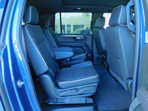 New 2026 Chevrolet Suburban Premier image 30