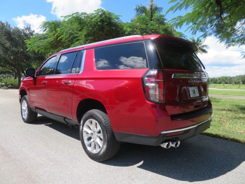 Used 2023 Chevrolet Suburban Premier image 6
