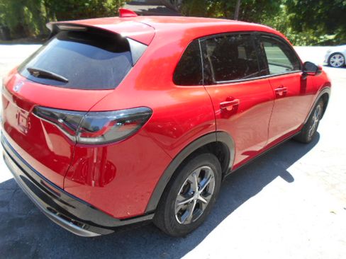 Used 2024 Honda HR-V AWD EX-L image 3