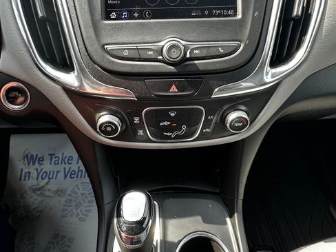 Used 2020 Chevrolet Equinox LS image 12