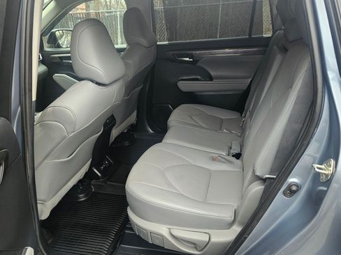 Used 2021 Toyota Highlander Limited image 13