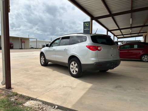 Used 2012 Chevrolet Traverse LT image 3