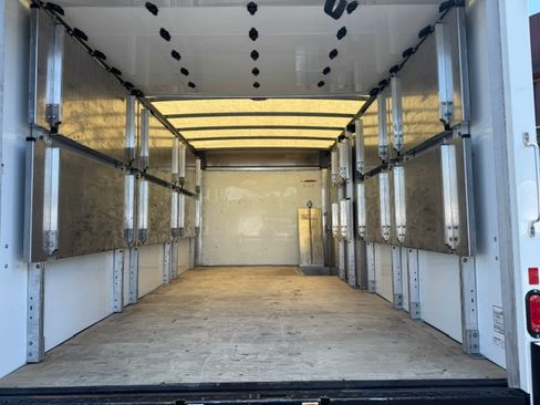 Used 2022 GMC Savana 3500 Extended RWD image 4