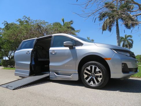 Used 2026 Honda Odyssey EX-L image 1