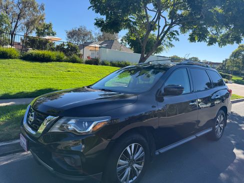 Used 2019 Nissan Pathfinder FWD image 2