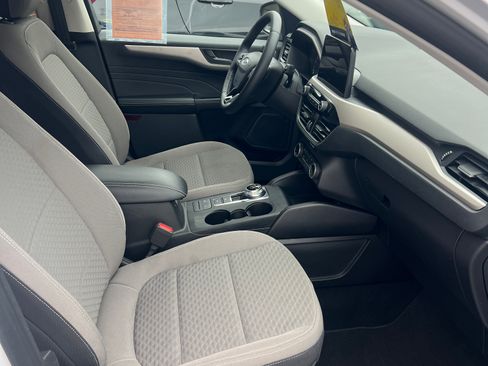 Used 2022 Ford Escape SE image 24