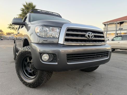 Used 2017 Toyota Sequoia SR5 image 22