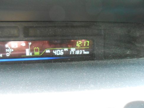 Used 2014 Toyota Prius V Two image 18