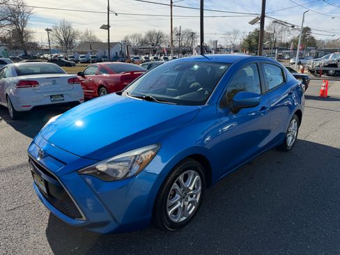 Used 2017 Toyota Yaris iA image 19