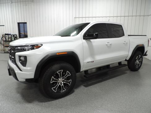 Used 2024 GMC Canyon AT4 image 2