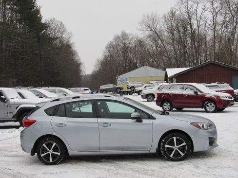 Used 2019 Subaru Impreza 2.0i Premium image 12