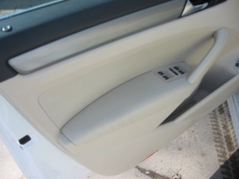 Used 2014 Volkswagen Passat 2.5 SE image 8