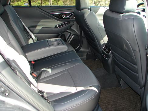 Used 2025 Subaru Outback Limited image 9