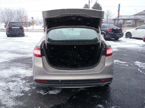 Used 2015 Ford Fusion SE image 12