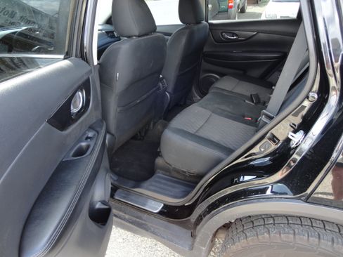 Used 2018 Nissan Rogue image 10