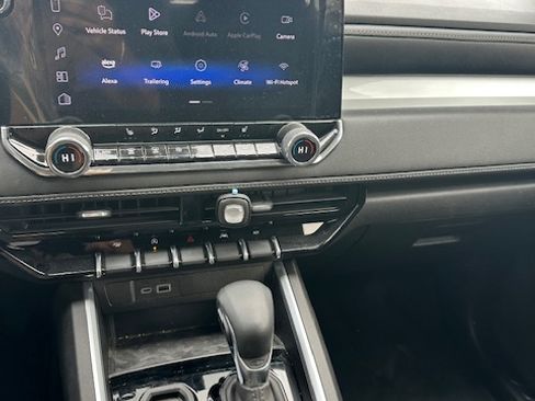 Used 2025 Chevrolet Colorado image 9