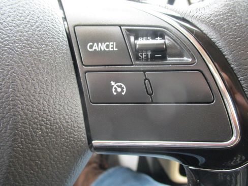 Used 2018 Mitsubishi Outlander 4WD SE image 28