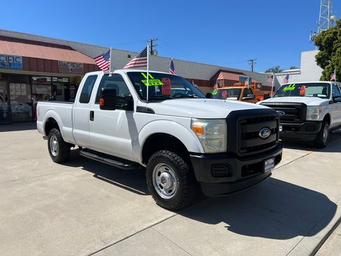 Used 2011 Ford F250 4x4 SuperCab Super Duty image 3