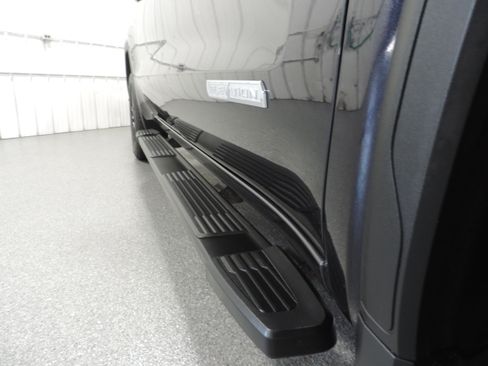 Used 2023 GMC Sierra 1500 4WD Crew Cab Elevation image 16