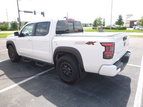 Used 2024 Nissan Frontier 4x4 Crew Cab image 8